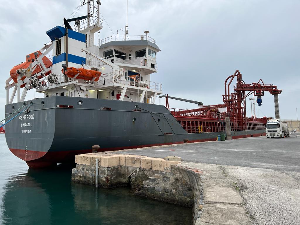 El Puerto de Motril estrena el año con siete barcos operando en una misma - Noticia Puerto de Motril